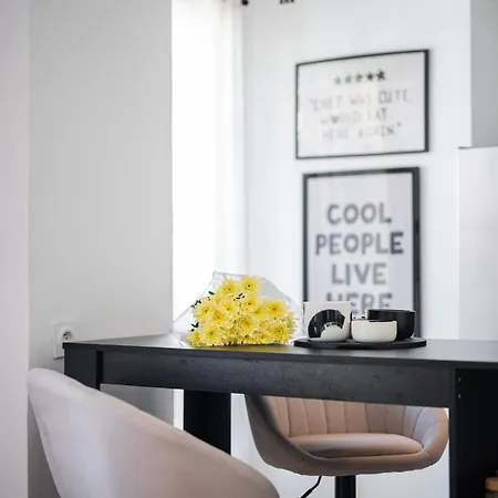 Cozy&stylish With Air Conditioning&balcony - Libération Appartamento